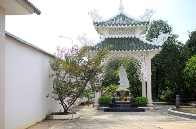 Người đẹp Tây Đô Việt Trinh gây ngỡ ngàng trước nhan sắc tuổi 50 - Hình 4 Nguoi dep Tay Do Viet Trinh gay ngo ngang truoc nhan sac tuoi 50-Hinh-4