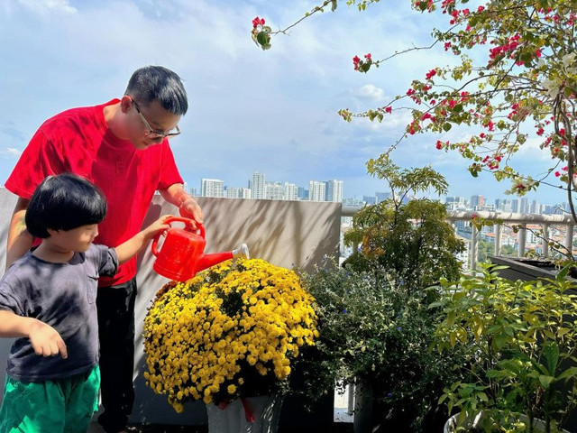 Tiểu thư miền Tây xinh đẹp khoe khu vườn trên cao đẹp như mơ - Hình 8 Tieu thu mien Tay xinh dep khoe khu vuon tren cao dep nhu mo-Hinh-8