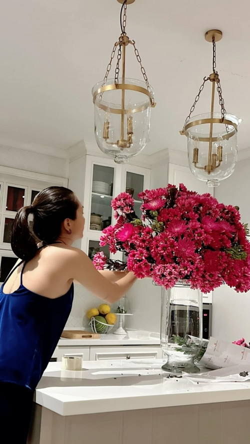 Tiểu thư miền Tây xinh đẹp khoe khu vườn trên cao đẹp như mơ - Hình 10 Tieu thu mien Tay xinh dep khoe khu vuon tren cao dep nhu mo-Hinh-10