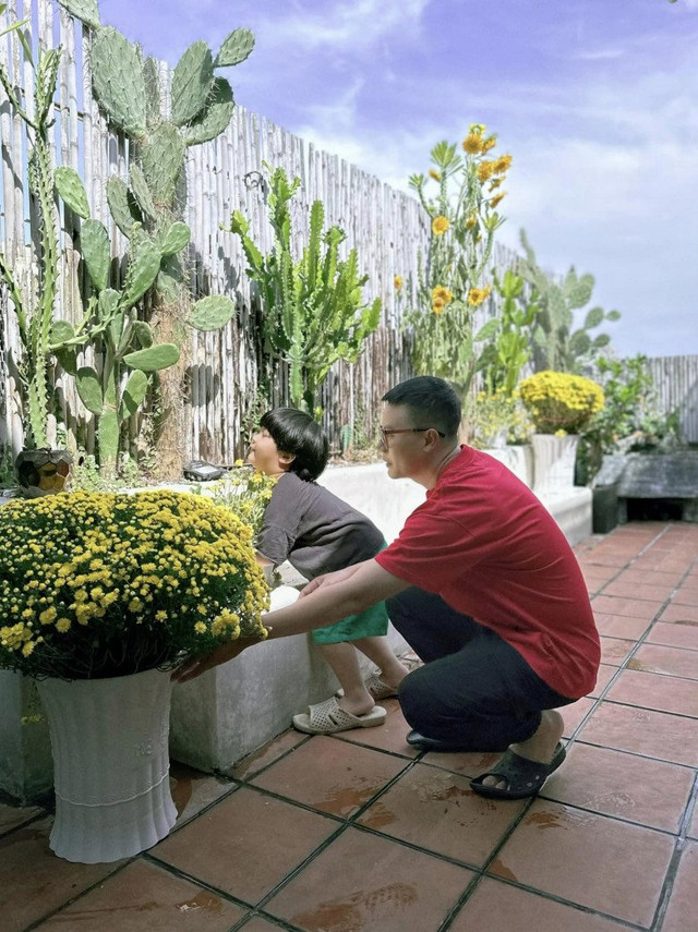 Tiểu thư miền Tây xinh đẹp khoe khu vườn trên cao đẹp như mơ - Hình 6 Tieu thu mien Tay xinh dep khoe khu vuon tren cao dep nhu mo-Hinh-6