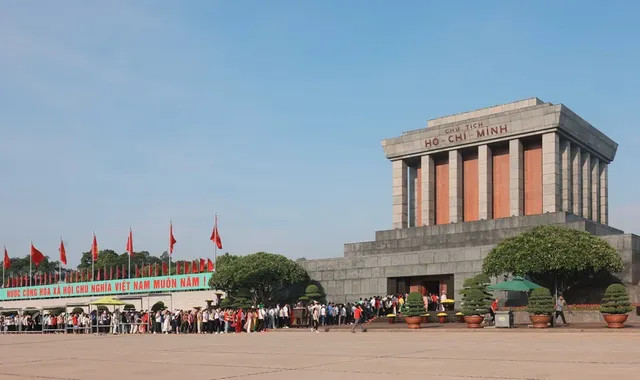 Trong ngày 2/9, có 30 nghìn người vào lăng viếng Bác Trong ngay 2/9, co 30 nghin nguoi vao lang vieng Bac