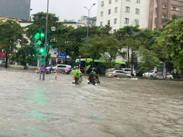 Thời tiết ngày 14/8, Bắc Bộ có mưa vừa, mưa to và dông Thoi tiet ngay 14/8, Bac Bo co mua vua, mua to va dong