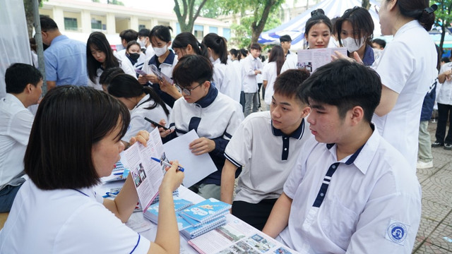 Ngày đầu lọc ảo: Nguyện vọng đăng ký vào các trường tăng cao Ngay dau loc ao: Nguyen vong dang ky vao cac truong tang cao
