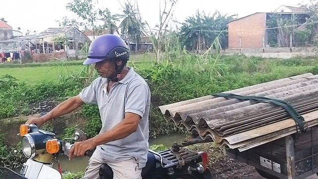 Quảng Ngãi: 80.000 đồng/viên ngói, chạy 3 huyện vẫn không mua được - Hình 4 Quang Ngai: 80.000 dong/vien ngoi, chay 3 huyen van khong mua duoc-Hinh-4