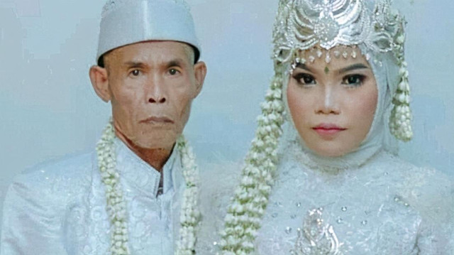 Quà cưới chú rể 71 tuổi tặng cô dâu 18 tuổi chất như 'núi' Qua cuoi chu re 71 tuoi tang co dau 18 tuoi chat nhu 'nui'