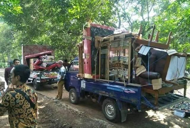 Quà cưới chú rể 71 tuổi tặng cô dâu 18 tuổi chất như 'núi' - Hình 2 Qua cuoi chu re 71 tuoi tang co dau 18 tuoi chat nhu 'nui'-Hinh-2