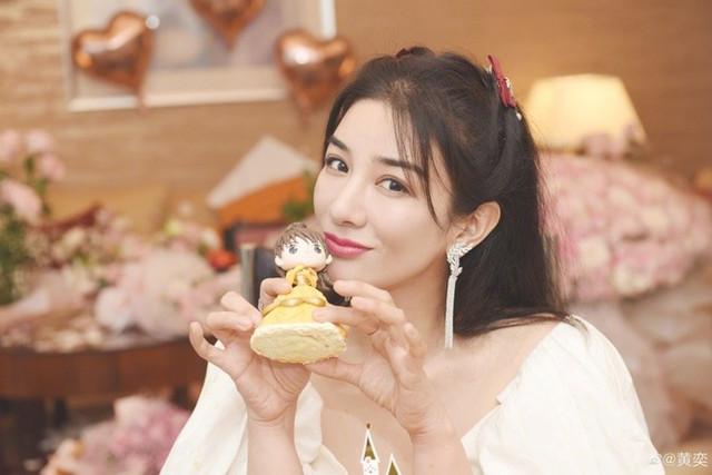 “Tiểu Yến Tử” tai tiếng nhất Cbiz từng bị đánh rớt vì 'khóc xấu' - Hình 3 “Tieu Yen Tu” tai tieng nhat Cbiz tung bi danh rot vi 'khoc xau'-Hinh-3