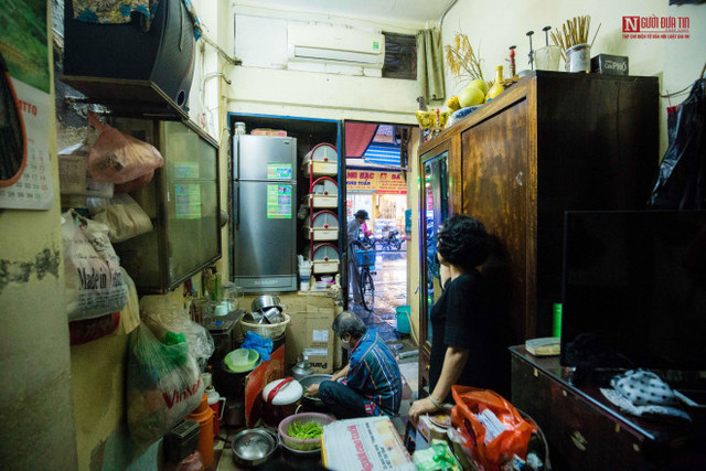 Cuộc sống tại những căn nhà ổ chuột giữa lòng Hà Nội - Hình 6 Cuoc song tai nhung can nha o chuot giua long Ha Noi-Hinh-6