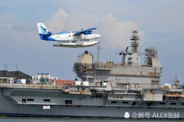 Tàu sân bay Ấn Độ thành điểm tham quan thu hút khách du lịch - Hình 2 Tau san bay An Do thanh diem tham quan thu hut khach du lich-Hinh-2