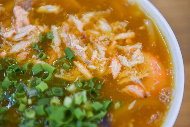 Quán bánh canh 'siêu đông' ở Hà Nội có gì hot? - Hình 4 Quan banh canh 'sieu dong' o Ha Noi co gi hot?-Hinh-4