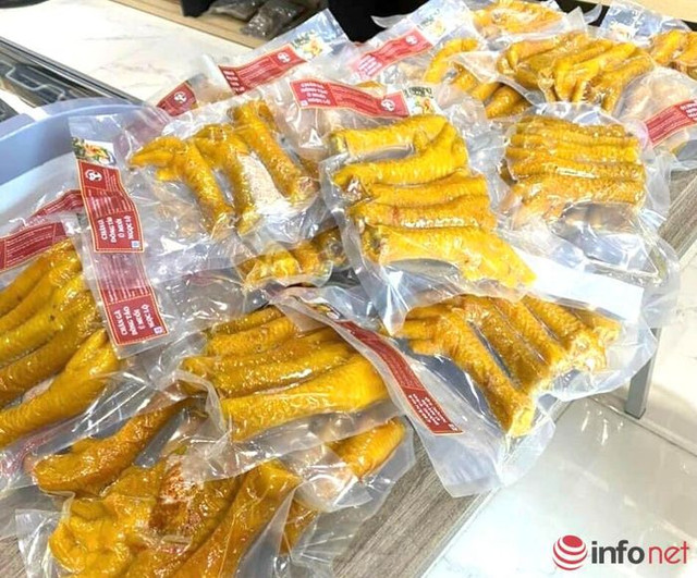 Chân gà Đông Tảo giá 'chát', hơn nửa triệu đồng một chiếc - Hình 4 Chan ga Dong Tao gia 'chat', hon nua trieu dong mot chiec-Hinh-4