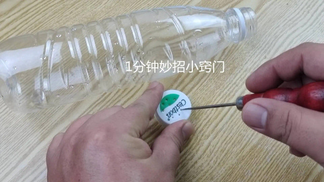 Dùng một chai nhựa, đá sẽ rơi xuống trong 5 phút - Hình 5 Dung mot chai nhua, da se roi xuong trong 5 phut-Hinh-5