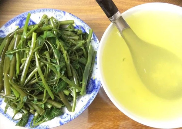 Nhìn chi tiết này, biết ngay rau muống có bị thuốc trừ sâu không - Hình 2 Nhin chi tiet nay, biet ngay rau muong co bi thuoc tru sau khong-Hinh-2