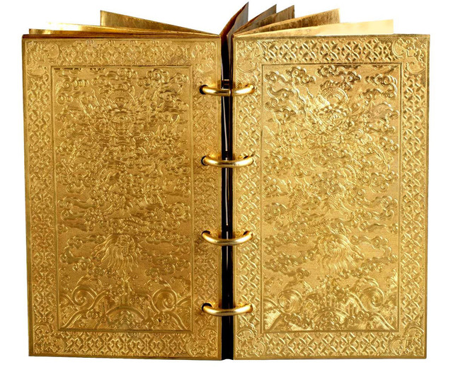 Bảo vật quốc gia bằng vàng ròng: Bí mật trong 13 trang sách - Hình 5 Bao vat quoc gia bang vang rong: Bi mat trong 13 trang sach-Hinh-5