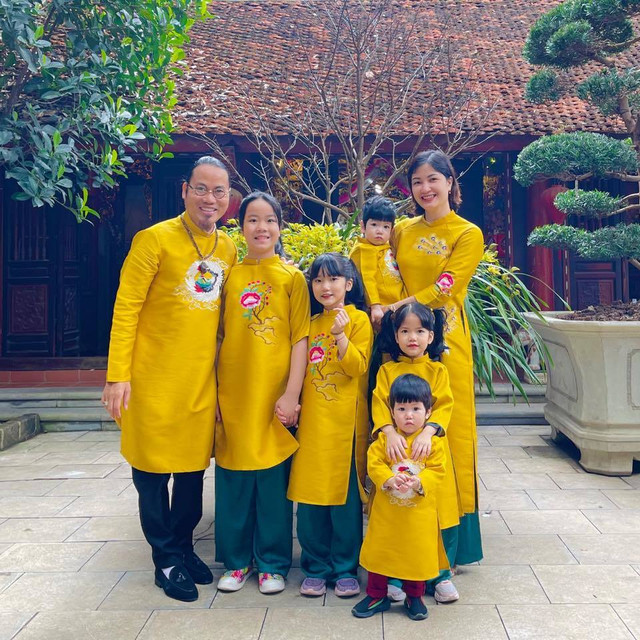 Bật mí người vợ kín tiếng sinh 5 con cho nghệ sĩ Vượng Râu - Hình 11 Bat mi nguoi vo kin tieng sinh 5 con cho nghe si Vuong Rau-Hinh-11