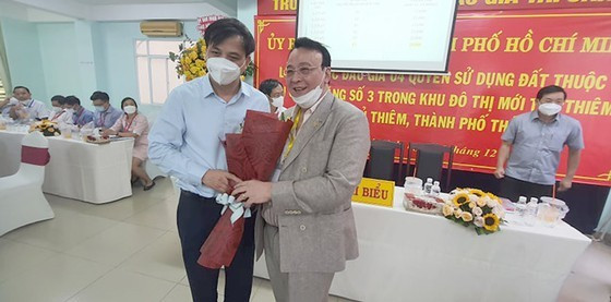 Làm rõ nhiều việc mới xử lý được vụ bỏ cọc đấu giá đất Thủ Thiêm - Hình 2 Lam ro nhieu viec moi xu ly duoc vu bo coc dau gia dat Thu Thiem-Hinh-2