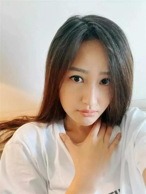 Là mĩ nhân showbiz, Diệp Lâm Anh vẫn để lộ dấu hiệu tuổi tác này - Hình 7 La mi nhan showbiz, Diep Lam Anh van de lo dau hieu tuoi tac nay-Hinh-7
