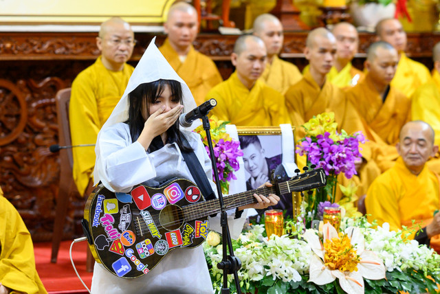 Nghệ sĩ Việt ở Mỹ không thể đến viếng Vân Quang Long vì dịch bệnh - Hình 2 Nghe si Viet o My khong the den vieng Van Quang Long vi dich benh-Hinh-2