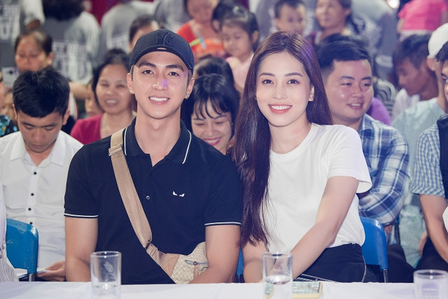 Á hậu Phương Nga 'lót dép' 7 năm nữa mới được cưới Bình An? - Hình 6 A hau Phuong Nga 'lot dep' 7 nam nua moi duoc cuoi Binh An?-Hinh-6