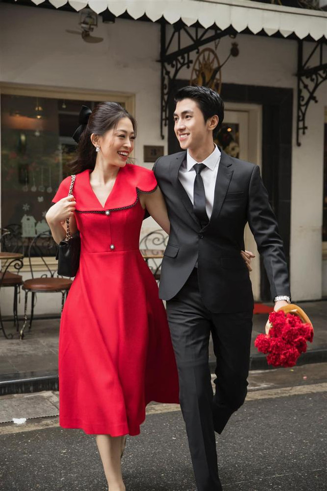 Á hậu Phương Nga 'lót dép' 7 năm nữa mới được cưới Bình An? A hau Phuong Nga 'lot dep' 7 nam nua moi duoc cuoi Binh An?