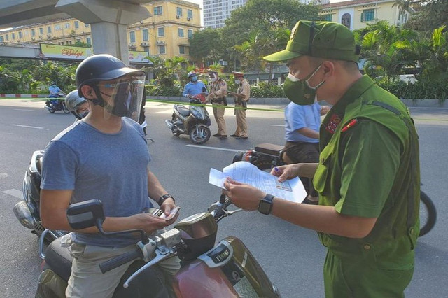 Hà Nội 'siết' ra đường, nhiều doanh nghiệp kêu gặp khó Ha Noi 'siet' ra duong, nhieu doanh nghiep keu gap kho