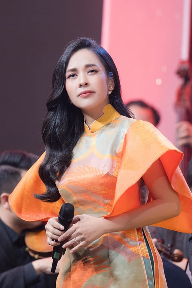 Ồn ào học trò vô ơn, quỵt tiền cô giáo của showbiz Việt - Hình 2 On ao hoc tro vo on, quyt tien co giao cua showbiz Viet-Hinh-2