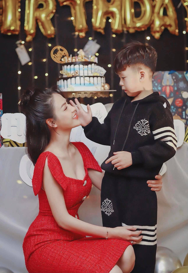 Ngoại hình cực ngầu của con trai Lương Thu Trang “Mặt nạ gương“ ảnh 6 Giải trí - Ngoại hình cực ngầu của con trai Lương Thu Trang 'Mặt nạ gương' (Hình 6).