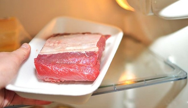 Sai lầm khi bảo quản thịt trong tủ lạnh, bệnh ập đến khó ngờ Sai lam khi bao quan thit trong tu lanh, benh ap den kho ngo