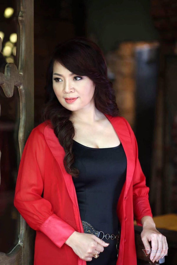 Nhan sắc trẻ mãi không già của NSND Thái Bảo ở tuổi U60 - Hình 13 Nhan sac tre mai khong gia cua NSND Thai Bao o tuoi U60-Hinh-13