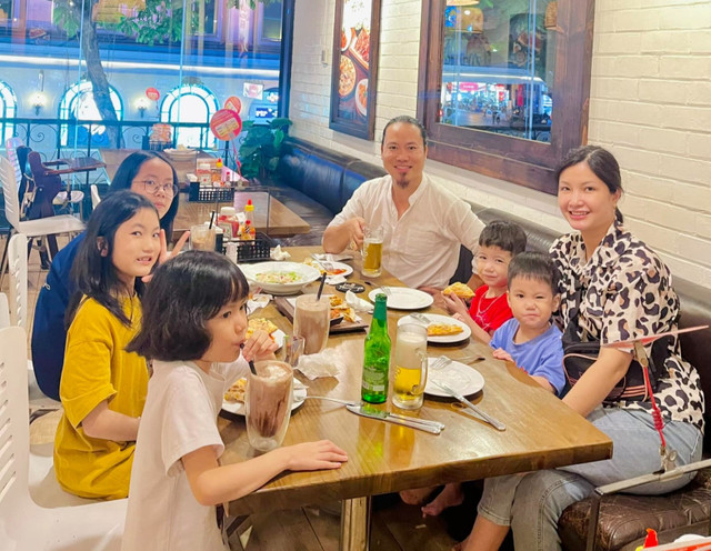 Ở nhà gỗ dát vàng, vợ trẻ của Vượng Râu vẫn thiệt thòi - Hình 5 O nha go dat vang, vo tre cua Vuong Rau van thiet thoi-Hinh-5