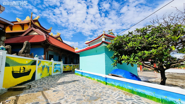 Độc đáo đường tranh bích họa ở làng chài cổ Nhơn Lý - Hình 3 Doc dao duong tranh bich hoa o lang chai co Nhon Ly-Hinh-3