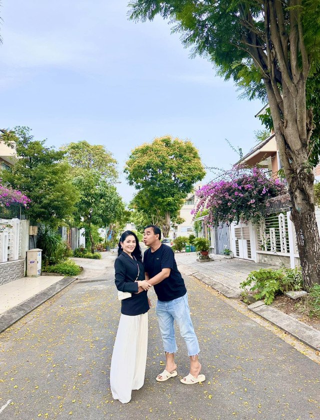 Cát Tường - Quyền Linh: Đời sống riêng cũng 'một trời một vực' - Hình 3 Cat Tuong - Quyen Linh: Doi song rieng cung 'mot troi mot vuc'-Hinh-3