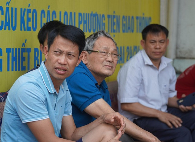 Hà Tĩnh: Ba ngày đi đăng kiểm vẫn chưa xong - Hình 2 Ha Tinh: Ba ngay di dang kiem van chua xong-Hinh-2
