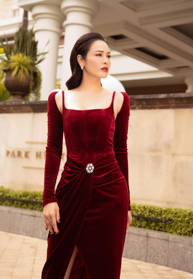 Nhật Kim Anh khoe vóc dáng sexy tuổi U40 - Hình 4 Nhat Kim Anh khoe voc dang sexy tuoi U40-Hinh-4