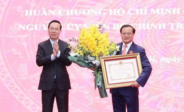 Chủ tịch nước trao tặng ông Phạm Quang Nghị Huân chương Hồ Chí Minh Chu tich nuoc trao tang ong Pham Quang Nghi Huan chuong Ho Chi Minh