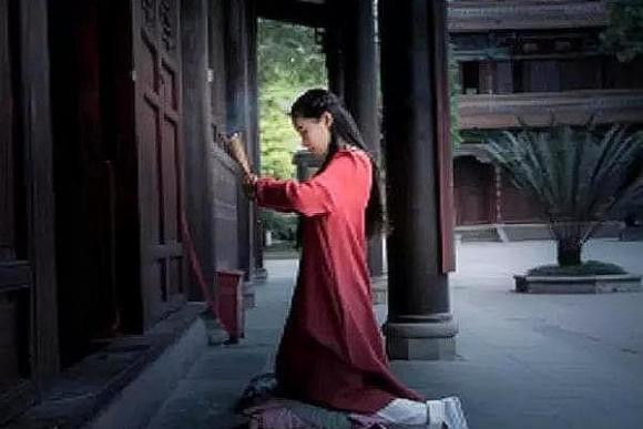 Vào chùa thắp hương lễ Phật, không được ước 3 điều này - Hình 3 Vao chua thap huong le Phat, khong duoc uoc 3 dieu nay-Hinh-3