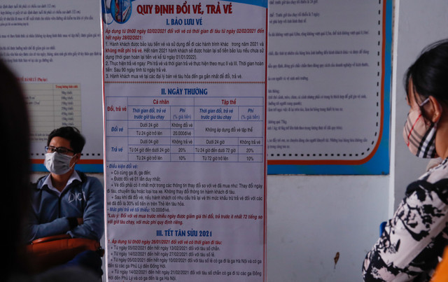 Ga Sài Gòn kín người đổi, trả vé tàu Tết - Hình 3 Ga Sai Gon kin nguoi doi, tra ve tau Tet-Hinh-3
