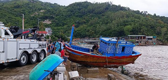 Nhiều vùng ven biển tan hoang do mưa to gió mạnh bất thường - Hình 6 Nhieu vung ven bien tan hoang do mua to gio manh bat thuong-Hinh-6