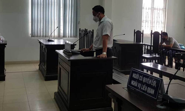 Người tự xưng 'ban chỉ đạo chống dịch COVID-19' ở quận 7 thoát án tù giam Nguoi tu xung 'ban chi dao chong dich COVID-19' o quan 7 thoat an tu giam
