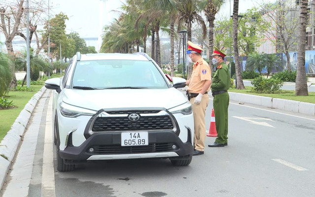 “Bắt bài” né CSGT của tài xế vi phạm nồng độ cồn “Bat bai” ne CSGT cua tai xe vi pham nong do con