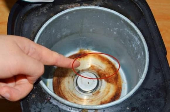 Nồi cơm điện bẩn, chỉ mẹo 5 phút là lại sạch - Hình 3 Noi com dien ban, chi meo 5 phut la lai sach-Hinh-3