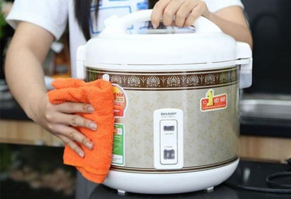 Nồi cơm điện bẩn, chỉ mẹo 5 phút là lại sạch - Hình 4 Noi com dien ban, chi meo 5 phut la lai sach-Hinh-4