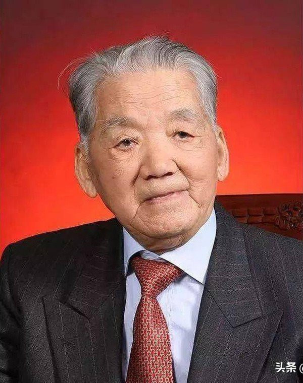 Giáo sư 90 tuổi tim mạch vẫn khoẻ như 40 tuổi nhờ ăn rau Giao su 90 tuoi tim mach van khoe nhu 40 tuoi nho an rau
