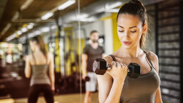 Bật mí bí quyết hạn chế nổi mụn sau khi tập gym cho nữ Bat mi bi quyet han che noi mun sau khi tap gym cho nu