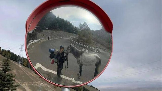 Chàng trai cưỡi ngựa hơn nửa năm về quê ăn Tết - Hình 5 Chang trai cuoi ngua hon nua nam ve que an Tet-Hinh-5