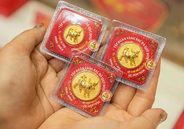 Giá vàng quá đắt, cầu may vía Thần Tài 2022 phân vân mua ít hay nhiều - Hình 2 Gia vang qua dat, cau may via Than Tai 2022 phan van mua it hay nhieu-Hinh-2