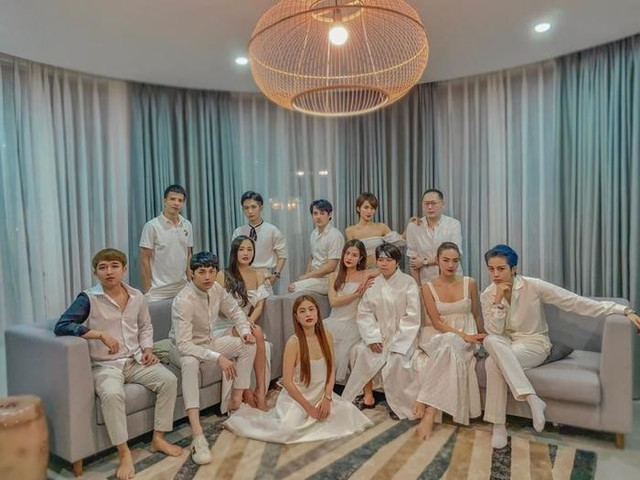 Minh Hằng tụ họp hội bạn thân, dàn mẹ bỉm đọ sắc 'bất phân thắng bại' - Hình 4 Minh Hang tu hop hoi ban than, dan me bim do sac 'bat phan thang bai'-Hinh-4