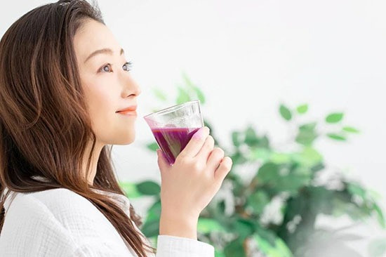 Loại rau vứt đầy vườn, chị em nấu ăn, ép nước uống đẹp da - Hình 3 Loai rau vut day vuon, chi em nau an, ep nuoc uong dep da-Hinh-3