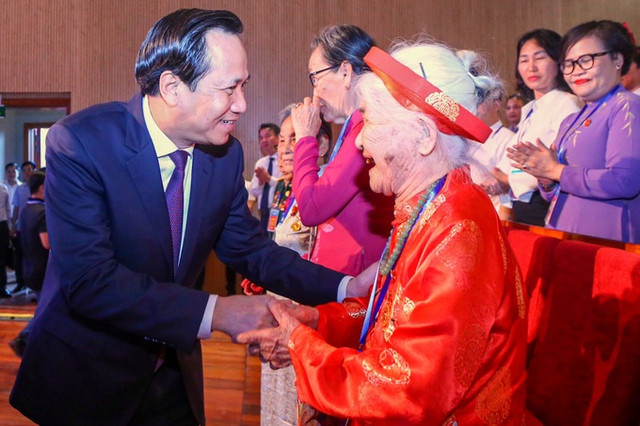 Thủ tướng: Chăm lo người có công với trách nhiệm lớn, nghĩa tình sâu nặng - Hình 3 Thu tuong: Cham lo nguoi co cong voi trach nhiem lon, nghia tinh sau nang-Hinh-3
