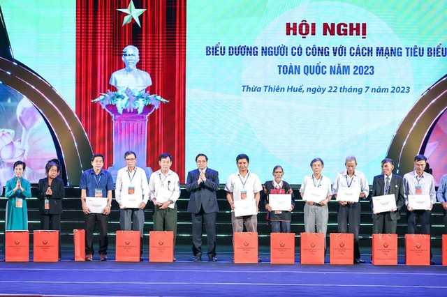 Thủ tướng: Chăm lo người có công với trách nhiệm lớn, nghĩa tình sâu nặng - Hình 5 Thu tuong: Cham lo nguoi co cong voi trach nhiem lon, nghia tinh sau nang-Hinh-5